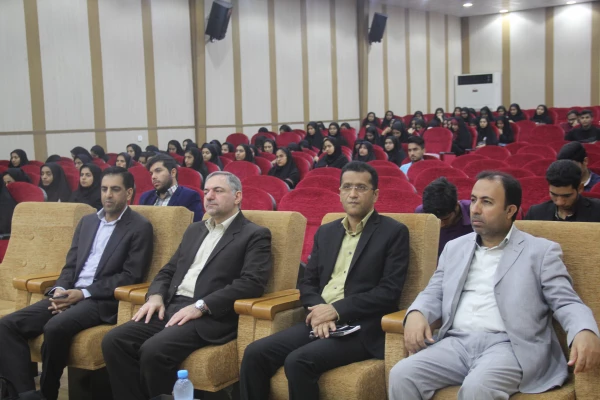 با حضور دکتر امانی تهرانی مولف کتب علوم تجربی و مدیرکل دفتر تالیف وزارت آموزش و پرورش
دومین جشنواره تجربیات برتر معلمان ابتدایی برگزار گردید. 3