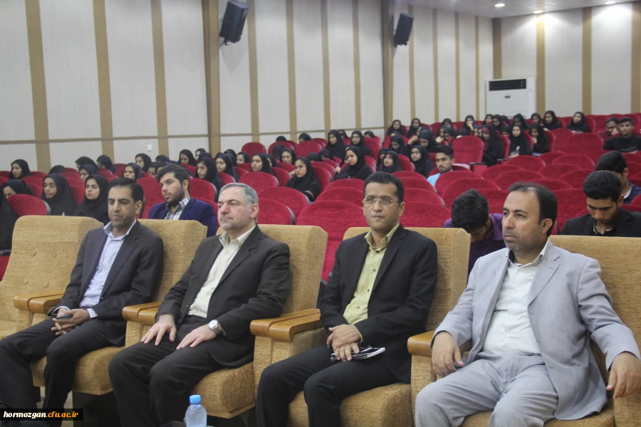 با حضور دکتر امانی تهرانی مولف کتب علوم تجربی و مدیرکل دفتر تالیف وزارت آموزش و پرورش
دومین جشنواره تجربیات برتر معلمان ابتدایی برگزار گردید. 3