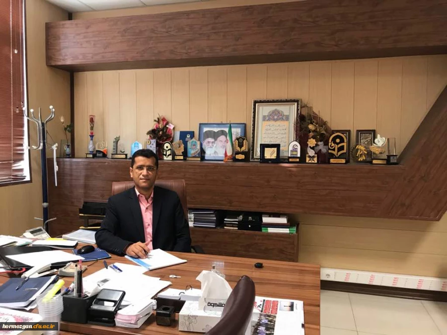 مدیر امور پردیس های استان هرمزگان 
در سال 97 شاهد ارتقای کیفی و کمی دانشگاه فرهنگیان در همه ابعاد آموزشی ، فرهنگی و پژوهشی بودیم و این روند در سال 98 ادامه خواهد یافت . 2