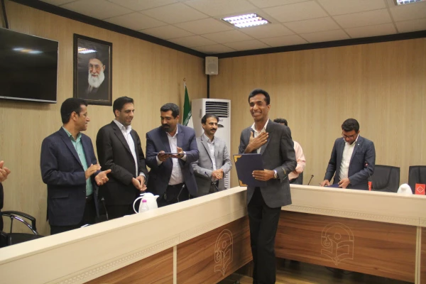 درآستانه سال نو و بهار طبیعت از همکاران بازنشسته سال 97 دانشگاه فرهنگیان هرمزگان تقدیر به عمل آمد. 9