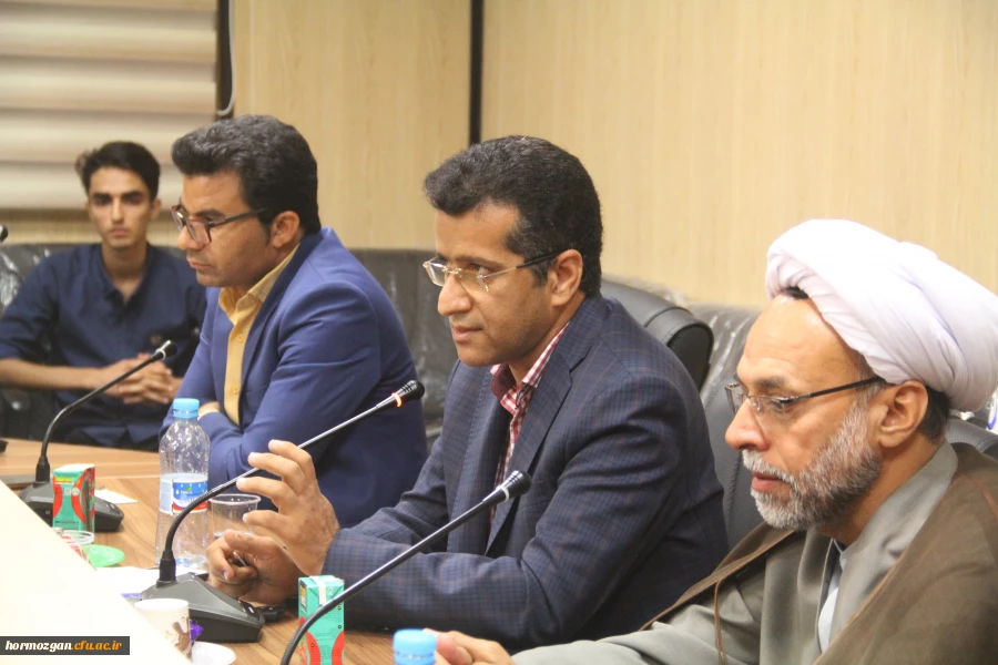 با حضور مدیرکل کتابخانه های عمومی استان هرمزگان

هشتمین نشست کتابخوانی دانشجویان دانشگاه فرهنگیان هرمزگان برگزار گردید 4