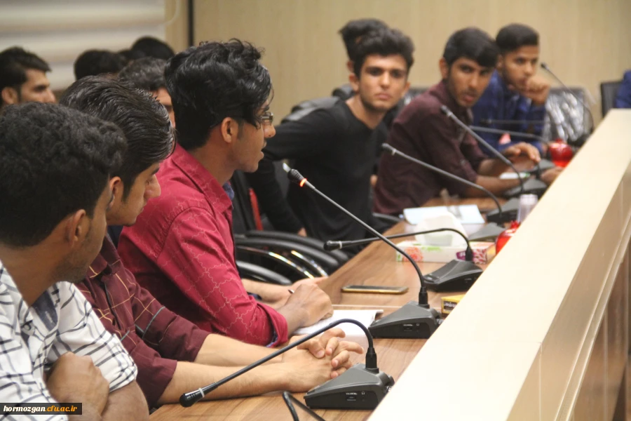 با حضور مدیرکل کتابخانه های عمومی استان هرمزگان

هشتمین نشست کتابخوانی دانشجویان دانشگاه فرهنگیان هرمزگان برگزار گردید 6