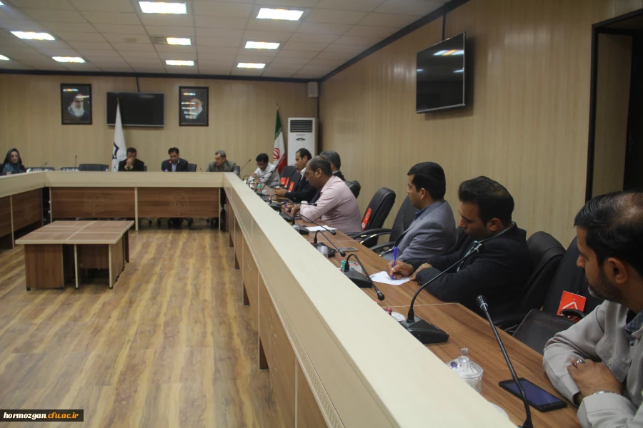 به مناسبت دهه سرآمدی آموزش و با موضوع تحلیل کیفیت آموزش برگزار گردید.

گردهمائی استادان و اعضای هیات علمی دانشگاه فرهنگیان هرمزگان 6