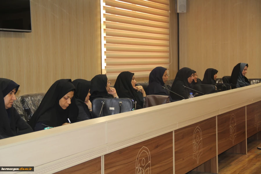 به مناسبت دهه سرآمدی آموزش و با موضوع تحلیل کیفیت آموزش برگزار گردید.

گردهمائی استادان و اعضای هیات علمی دانشگاه فرهنگیان هرمزگان 5