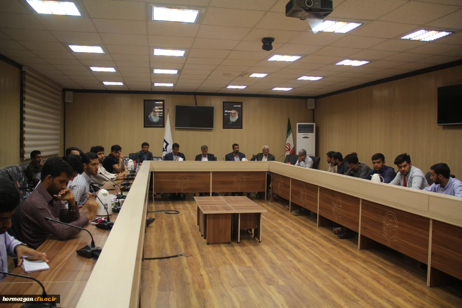 در پردیس شهید بهشتی هرمزگان برگزار گردید:

نشست مطالبه گری تشکل های دانشجویی دانشگاه فرهنگیان هرمزگان با نماینده محترم مردم بندرعباس در مجلس شورای اسلامی 2