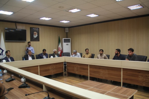 در پردیس شهید بهشتی هرمزگان برگزار گردید:

نشست مطالبه گری تشکل های دانشجویی دانشگاه فرهنگیان هرمزگان با نماینده محترم مردم بندرعباس در مجلس شورای اسلامی 5