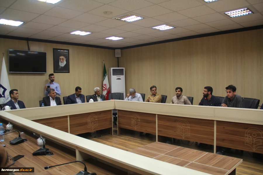 در پردیس شهید بهشتی هرمزگان برگزار گردید:

نشست مطالبه گری تشکل های دانشجویی دانشگاه فرهنگیان هرمزگان با نماینده محترم مردم بندرعباس در مجلس شورای اسلامی 5