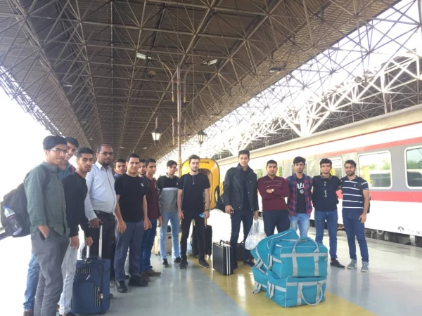 برای پنجمین سال متوالی ، جمعی از دانشجو معلمان پردیس های هرمزگان از نمایشگاه بین المللی کتاب تهران بازدید نمودند. 3