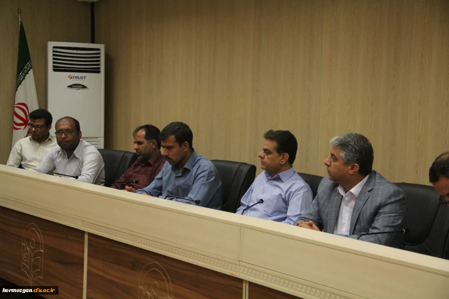 دومین جلسه شورای اداری دانشگاه فرهنگیان هرمزگان در سال 98 تشکیل گردید. 5
