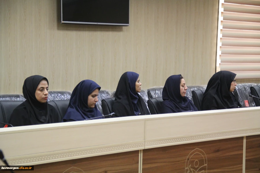 دومین جلسه شورای اداری دانشگاه فرهنگیان هرمزگان در سال 98 تشکیل گردید. 6