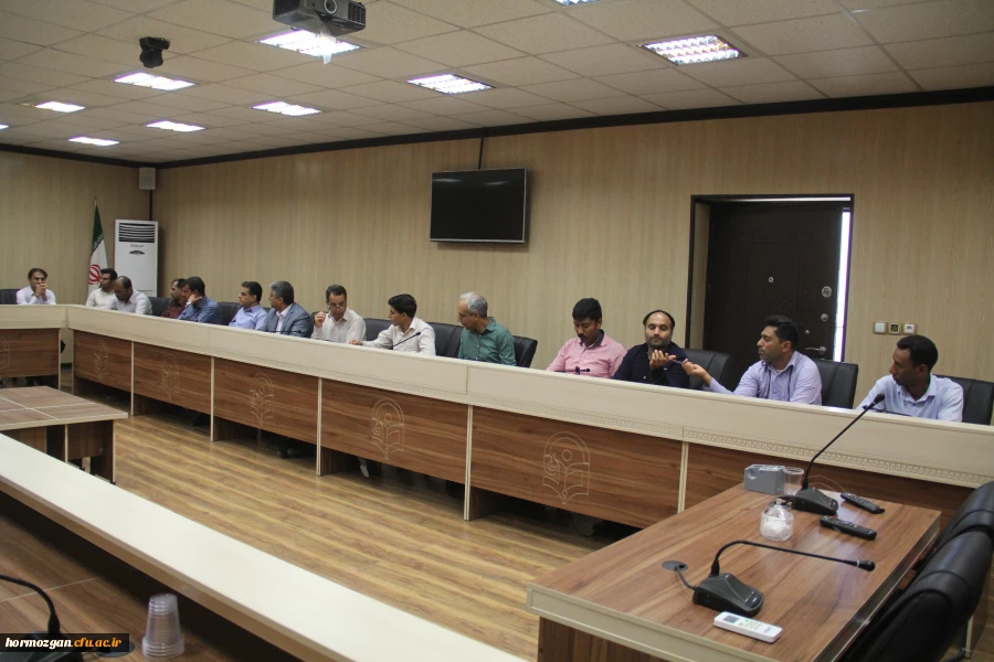 دومین جلسه شورای اداری دانشگاه فرهنگیان هرمزگان در سال 98 تشکیل گردید. 8