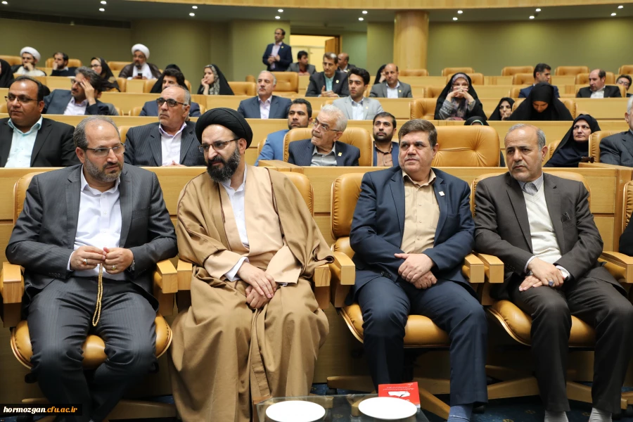 حضور نمایندگان پیشکسوت 54 سال تربیت معلم استان هرمزگان در مراسم سراسری نکوداشت یکصد سالگی تربیت معلم کشور 16