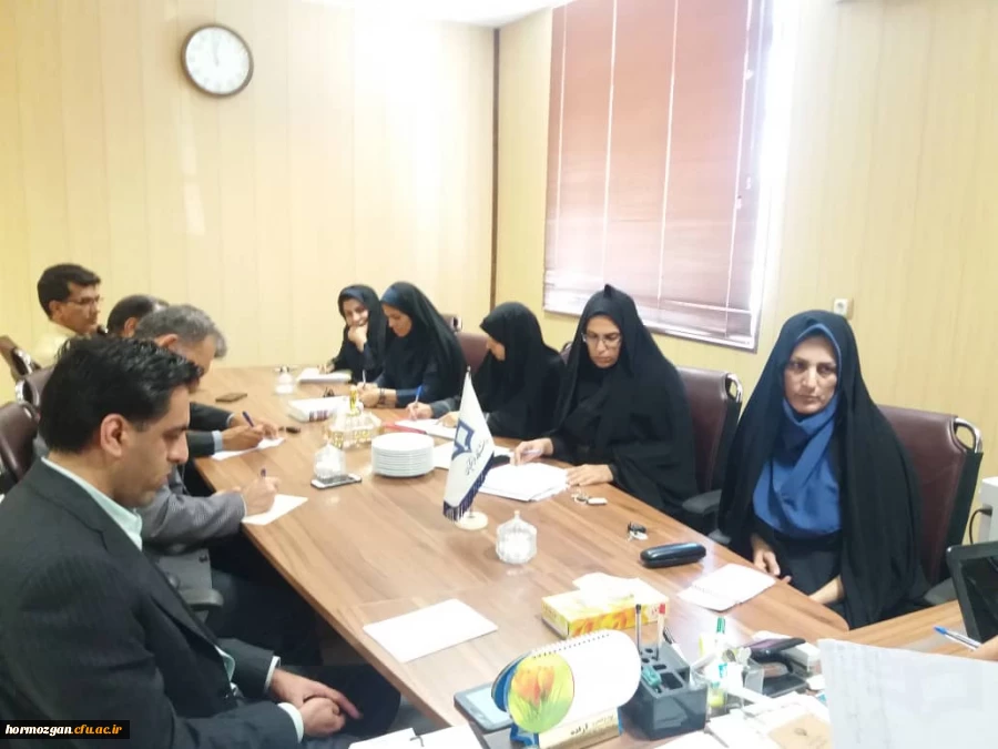 نشست شورای آموزشی دانشگاه فرهنگیان هرمزگان برگزار شد:

اولین نشست شورای آموزشی دانشگاه فرهنگیان هرمزگان در سال 98 در دفتر مدیریت استانی برگزار گردید.
 2