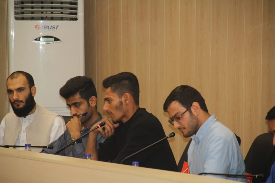 نشست صمیمی مدیر امور پردیس های استان هرمزگان با دبیران کانون ها ، تشکل های اسلامی و انجمن های علمی پردیس شهید بهشتی هرمزگان 3