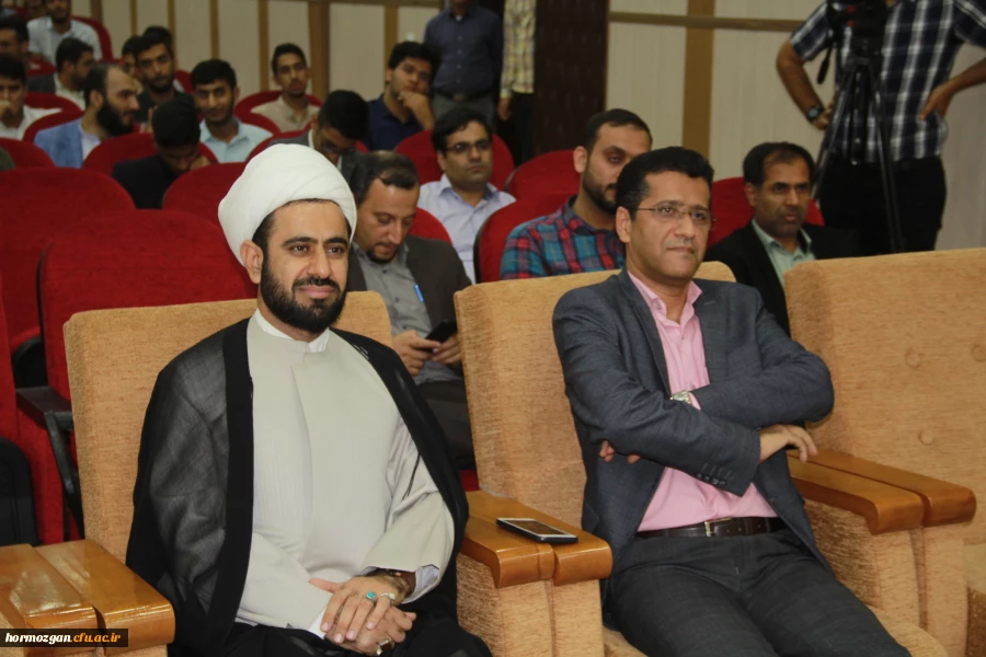 به مناسبت هفته وحدت و میلاد پیام آور وحی و با حضور علمای تشیع و تسنن در دانشگاه فرهنگیان هرمزگان برگزار گردید
همایش نقش نخبگان در تقویت وحدت اسلام در گام دوم انقلاب 2