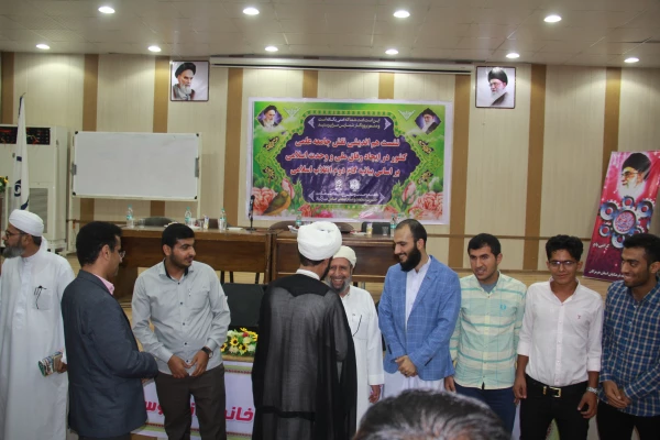 به مناسبت هفته وحدت و میلاد پیام آور وحی و با حضور علمای تشیع و تسنن در دانشگاه فرهنگیان هرمزگان برگزار گردید
همایش نقش نخبگان در تقویت وحدت اسلام در گام دوم انقلاب 6