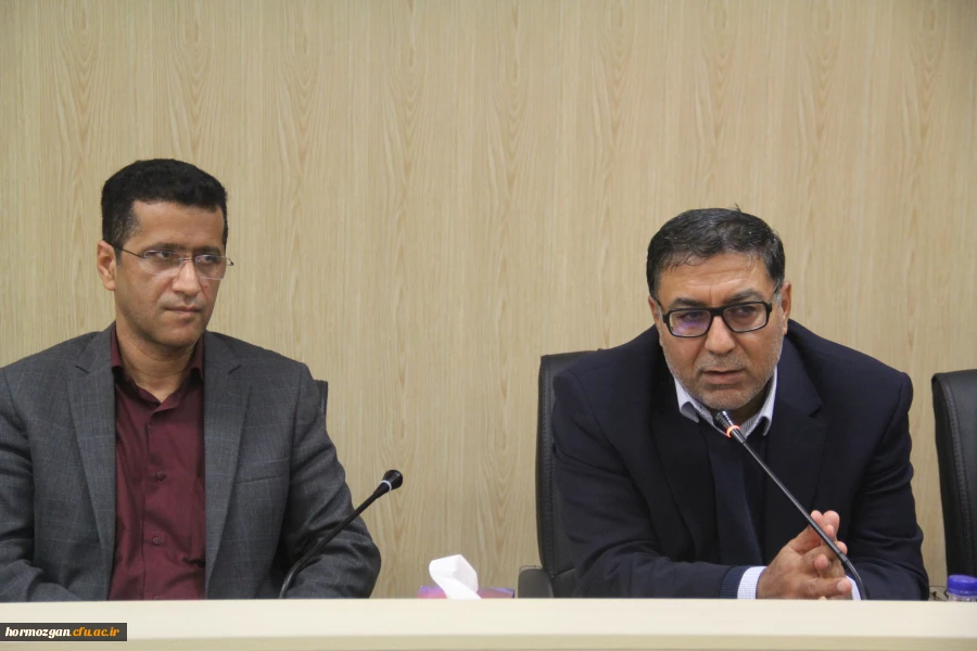 دکتر انصاری راد معاون دانشجویی دانشگاه در نشست اداری پردیس های استان هرمزگان
با پذیرش حداکثری دانشجو به توسعه و بالندگی آموزش و پرورش کمک می کنیم 2