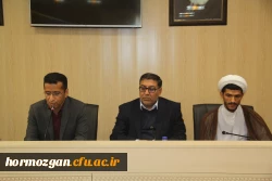دکتر انصاری راد معاون دانشجویی دانشگاه در نشست اداری پردیس های استان هرمزگان
با پذیرش حداکثری دانشجو به توسعه و بالندگی آموزش و پرورش کمک می کنیم 3