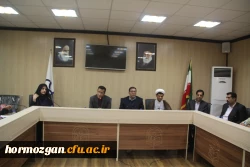 دکتر انصاری راد معاون دانشجویی دانشگاه در نشست اداری پردیس های استان هرمزگان
با پذیرش حداکثری دانشجو به توسعه و بالندگی آموزش و پرورش کمک می کنیم 4