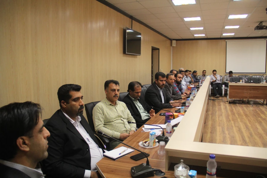 دکتر انصاری راد معاون دانشجویی دانشگاه در نشست اداری پردیس های استان هرمزگان
با پذیرش حداکثری دانشجو به توسعه و بالندگی آموزش و پرورش کمک می کنیم 5