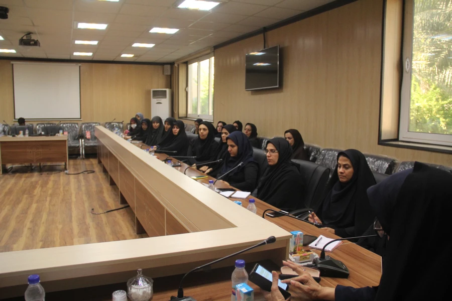 دکتر انصاری راد معاون دانشجویی دانشگاه در نشست اداری پردیس های استان هرمزگان
با پذیرش حداکثری دانشجو به توسعه و بالندگی آموزش و پرورش کمک می کنیم 6