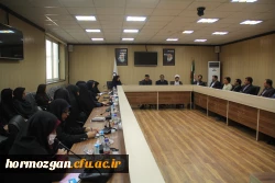 دکتر انصاری راد معاون دانشجویی دانشگاه در نشست اداری پردیس های استان هرمزگان
با پذیرش حداکثری دانشجو به توسعه و بالندگی آموزش و پرورش کمک می کنیم 7