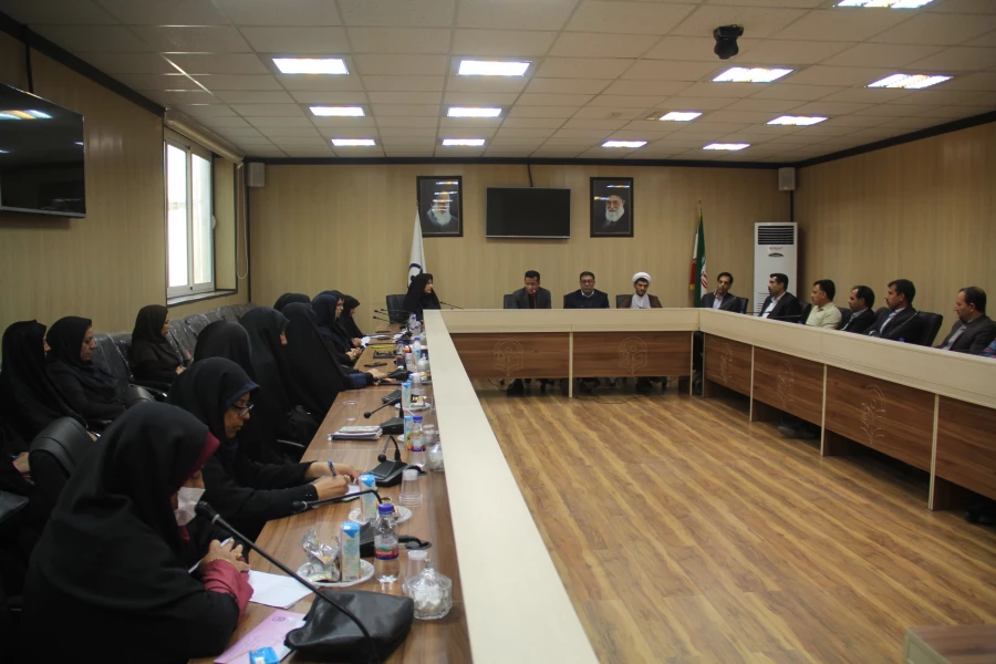 دکتر انصاری راد معاون دانشجویی دانشگاه در نشست اداری پردیس های استان هرمزگان
با پذیرش حداکثری دانشجو به توسعه و بالندگی آموزش و پرورش کمک می کنیم 7