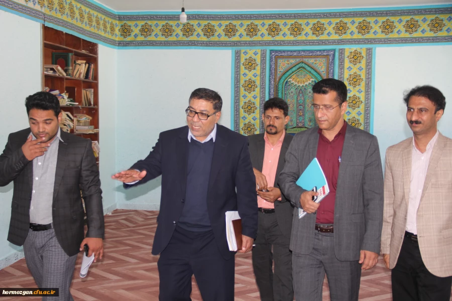 بازدید دکتر انصاری راد معاون دانشجویی دانشگاه فرهنگیان از پردیس ها و واحدهای تابعه دانشگاه فرهنگان هرمزگان 6