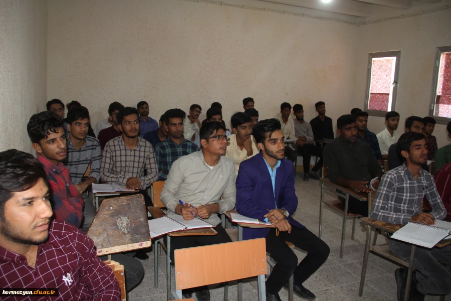 بازدید دکتر انصاری راد معاون دانشجویی دانشگاه فرهنگیان از پردیس ها و واحدهای تابعه دانشگاه فرهنگان هرمزگان 7