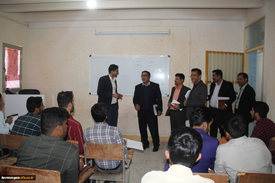 بازدید دکتر انصاری راد معاون دانشجویی دانشگاه فرهنگیان از پردیس ها و واحدهای تابعه دانشگاه فرهنگان هرمزگان 8