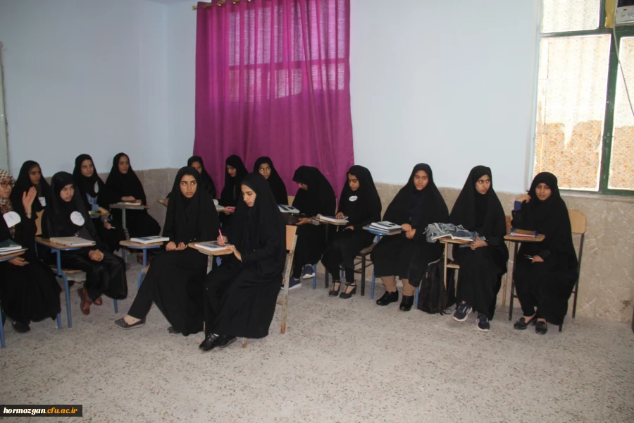 بازدید دکتر انصاری راد معاون دانشجویی دانشگاه فرهنگیان از پردیس ها و واحدهای تابعه دانشگاه فرهنگان هرمزگان 12