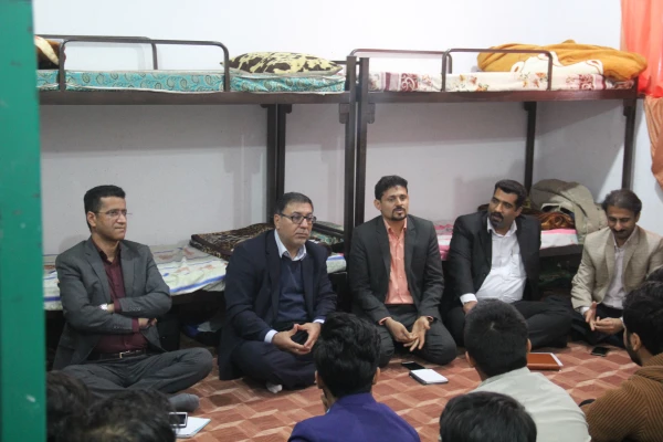 بازدید دکتر انصاری راد معاون دانشجویی دانشگاه فرهنگیان از پردیس ها و واحدهای تابعه دانشگاه فرهنگان هرمزگان 5