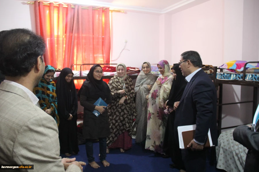 بازدید دکتر انصاری راد معاون دانشجویی دانشگاه فرهنگیان از پردیس ها و واحدهای تابعه دانشگاه فرهنگان هرمزگان 14