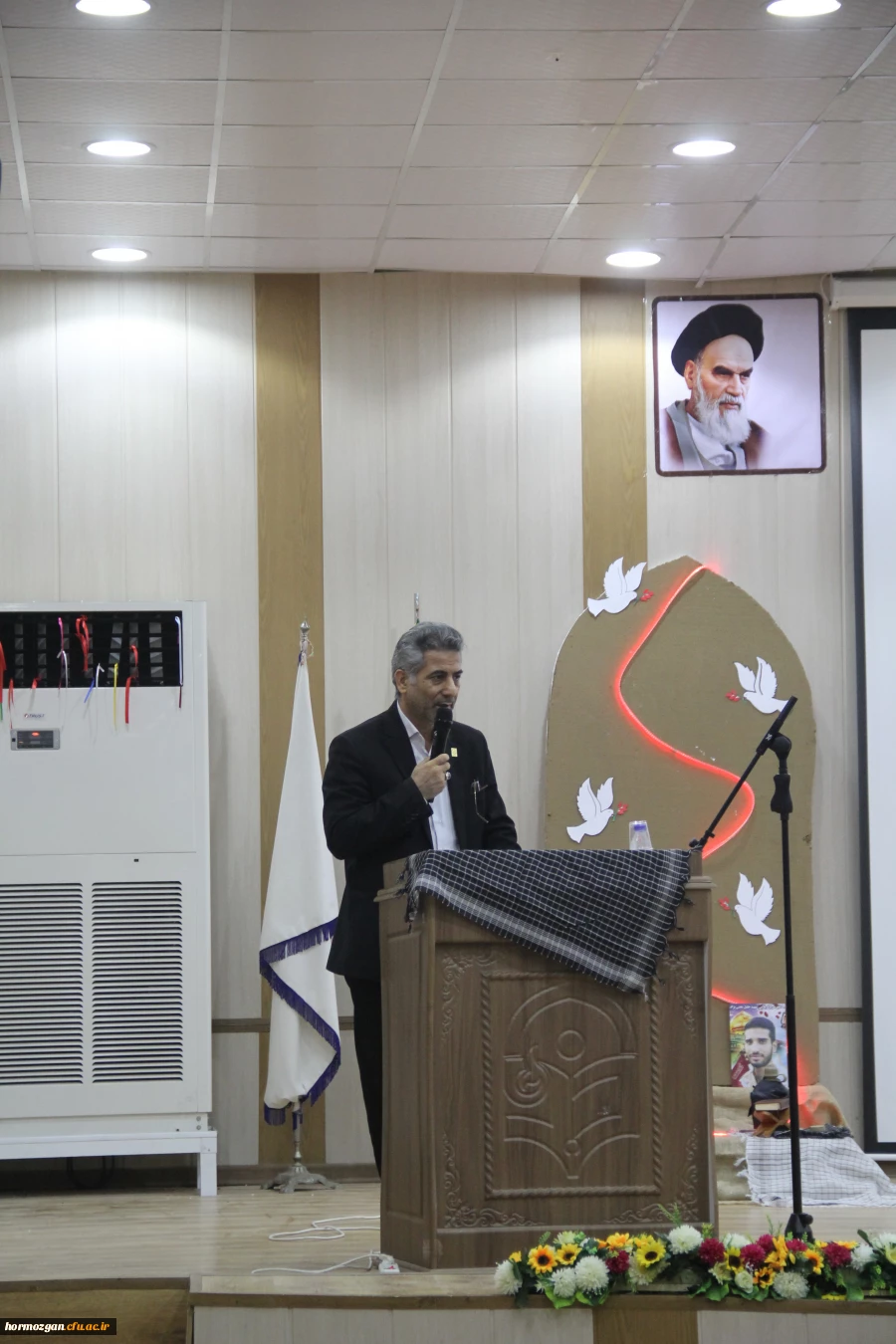 پنجمین یادواره شهدای تربیت معلم استان هرمزگان برگزار گردید. 4