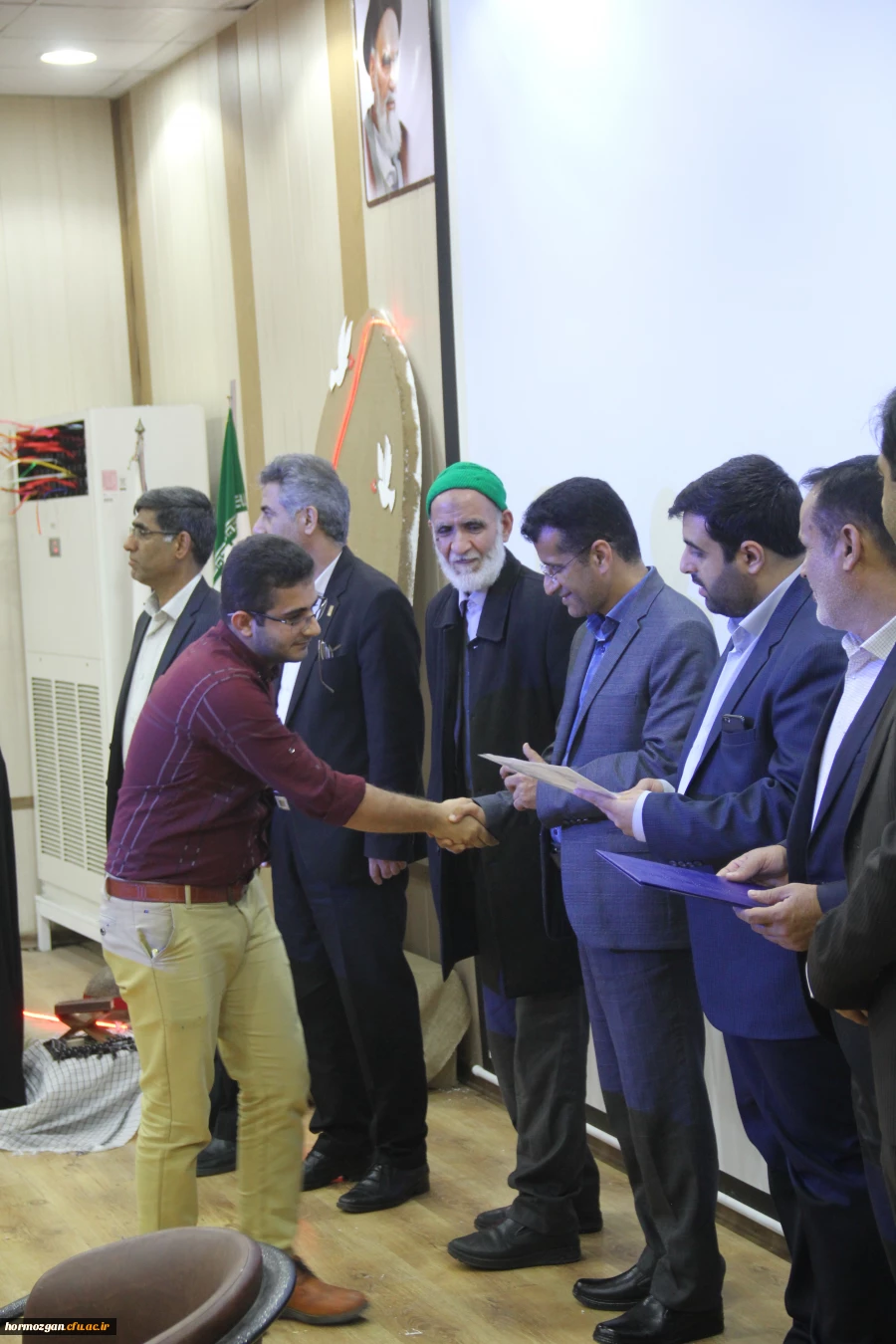 پنجمین یادواره شهدای تربیت معلم استان هرمزگان برگزار گردید. 12