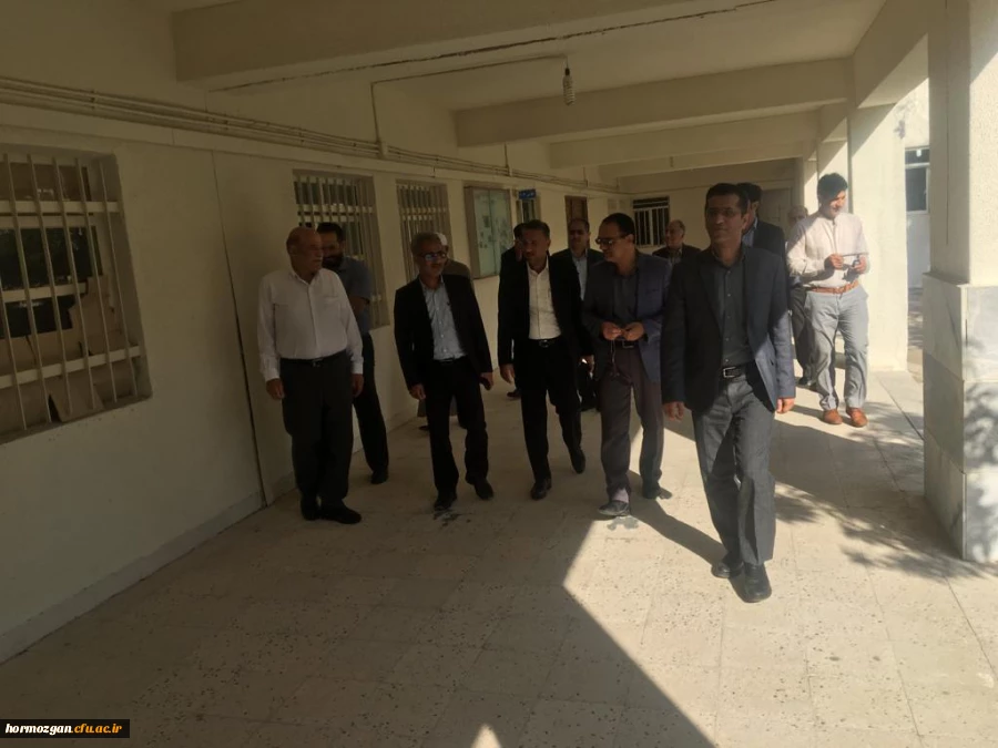 بازدیـد رئیـس و اعضـای مجمـع خیـرین مدرسـه سـاز استـان هرمزگـان از پردیـس فاطمـه الزهـرا(س) بندرعبـاس 2