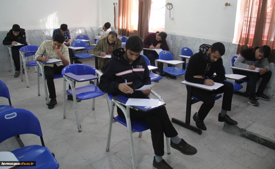 بازدیـد دکتر رحیمـی مدیر بهسازی و منابع انسانی سازمان مرکـزی دانشگاه فرهنگیـان از حوزه های امتحانی پردیس های استان هرمزگـان 4