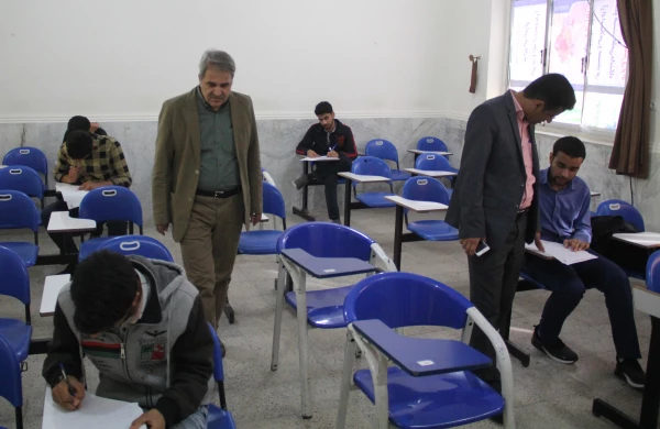 بازدیـد دکتر رحیمـی مدیر بهسازی و منابع انسانی سازمان مرکـزی دانشگاه فرهنگیـان از حوزه های امتحانی پردیس های استان هرمزگـان 5