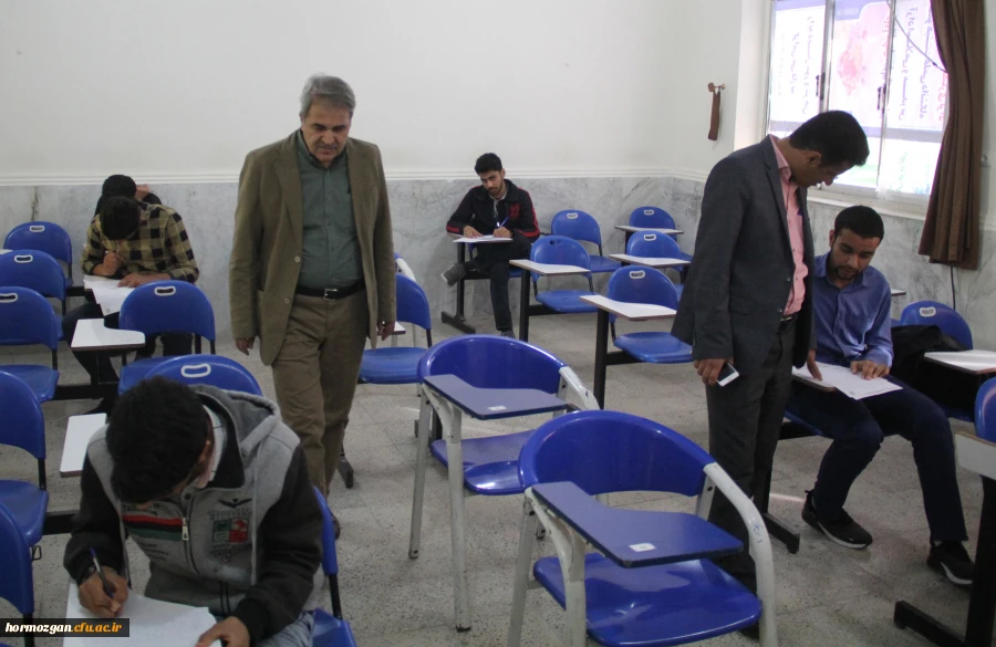 بازدیـد دکتر رحیمـی مدیر بهسازی و منابع انسانی سازمان مرکـزی دانشگاه فرهنگیـان از حوزه های امتحانی پردیس های استان هرمزگـان 5