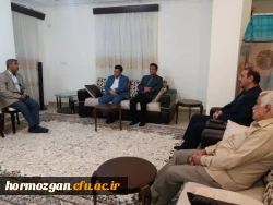 دیدار دکتر محمـدی معـاون فرهنگی دانشگاه فرهنگیـان با  خانواده شهید تنیده از شهـدای تربیت معلم استان هرمزگان 4