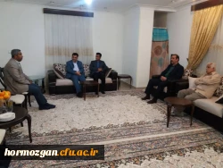 دیدار دکتر محمـدی معـاون فرهنگی دانشگاه فرهنگیـان با  خانواده شهید تنیده از شهـدای تربیت معلم استان هرمزگان 6