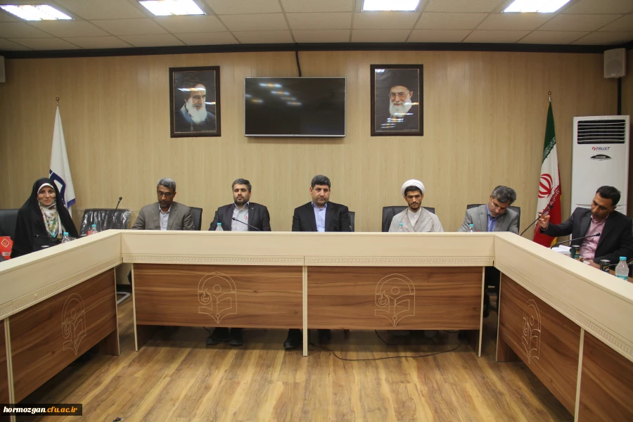 کـارگـاه نقش اجتمـاعی دانشگاه ها ویـژه اساتید و کارکنـان دانشگاه فرهنگیان هرمزگـان  4