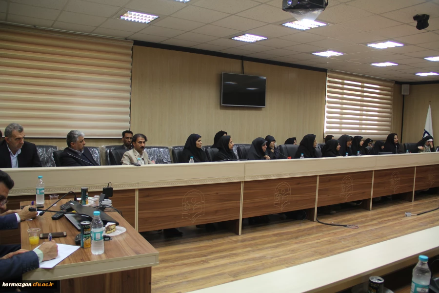 کـارگـاه نقش اجتمـاعی دانشگاه ها ویـژه اساتید و کارکنـان دانشگاه فرهنگیان هرمزگـان  6