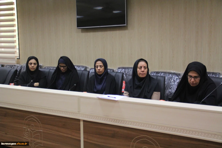 تجلیل از بانوان شاغل در دانشگاه فرهنگیان هرمزگان به مناسبت روز  زن و میلاد با سعادت حضرت زهرا (س) 5