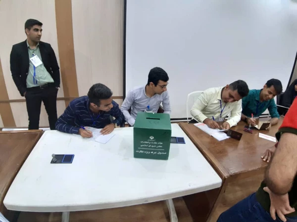 حضور پر شور دانشجومعلمان دانشگاه فرهنگیان هرمزگان در انتخابات مجلس شورای اسلامی و در شعبه سیار ویژه دانشگاه  2