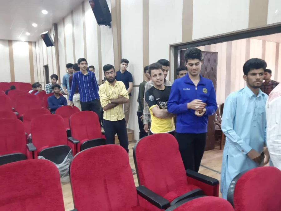 حضور پر شور دانشجومعلمان دانشگاه فرهنگیان هرمزگان در انتخابات مجلس شورای اسلامی و در شعبه سیار ویژه دانشگاه  8