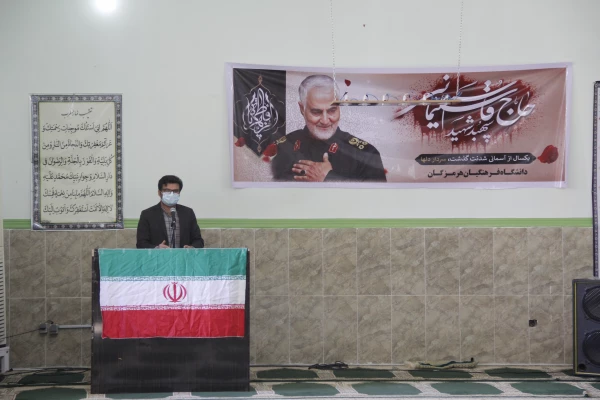  ولایت پذیری، اخلاص، شجاعت و ایثار از ویژگی های مکتب شهید سلیمانی است. 9