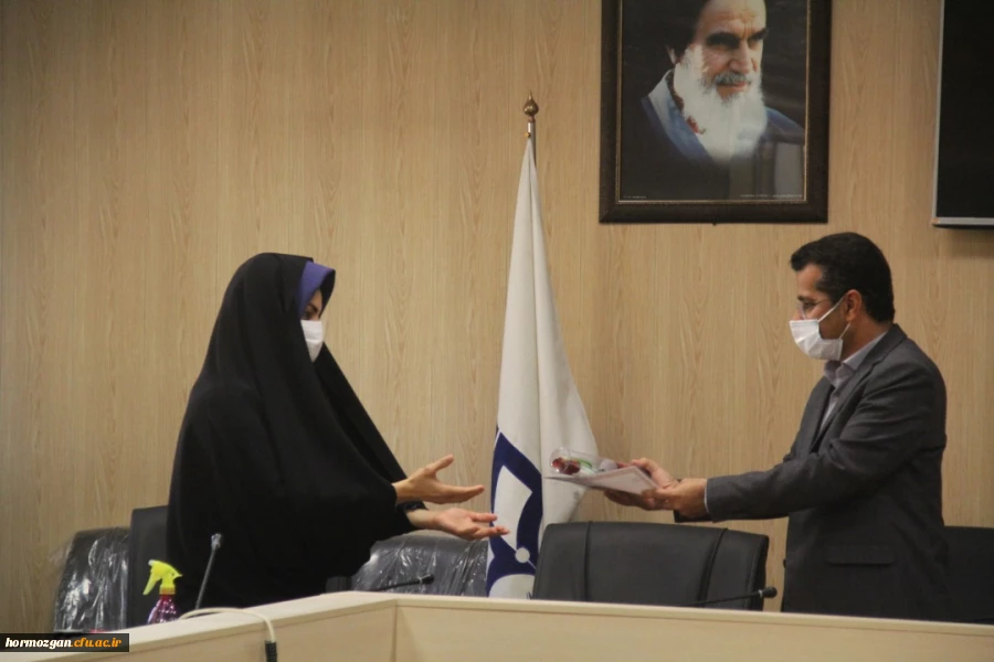 همزمان با ولادت با سعادت حضرت فاطمه الزهرا (س) ، روز  زن و روز مادر از بانوان شاغل در دانشگاه فرهنگیان هرمزگان تجلیل شد. 3