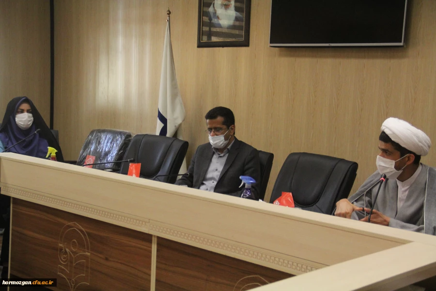 همزمان با ولادت با سعادت حضرت فاطمه الزهرا (س) ، روز  زن و روز مادر از بانوان شاغل در دانشگاه فرهنگیان هرمزگان تجلیل شد. 5