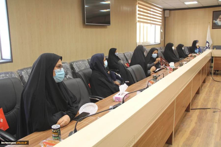 همزمان با ولادت با سعادت حضرت فاطمه الزهرا (س) ، روز  زن و روز مادر از بانوان شاغل در دانشگاه فرهنگیان هرمزگان تجلیل شد. 7